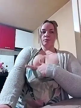 Snapshot of HotStepmommy4 chatting on 02-20-26, 05:24 HotStepmommy4 online show from 02-20-26, 05:24