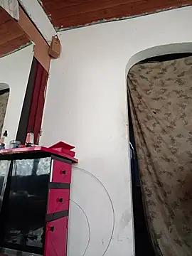 Layla Zaid online show from 05-06-26, 01:27