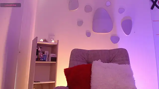 Snapshot of Sussan_keller chatting on 02-20-26, 01:44 Sussan keller online show from 02-20-26, 01:44