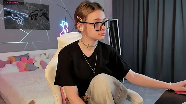 naomi reiss online show from 07-21-26, 01:41
