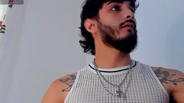 Snapshot of LovexJuxn8 chatting on 02-19-26, 07:32 LovexJuxn8 online show from 02-19-26, 07:32