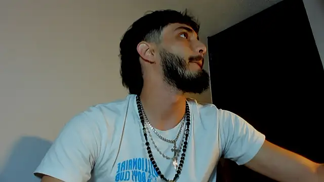 Snapshot of LovexJuxn8 chatting on 02-25-26, 08:29 LovexJuxn8 online show from 02-25-26, 08:29