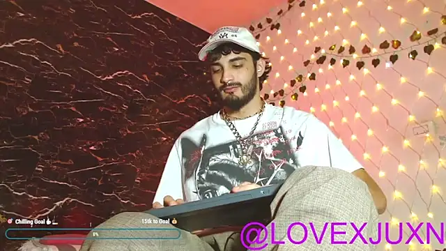 Snapshot of LovexJuxn8 chatting on 05-05-26, 01:24 LovexJuxn8 online show from 05-05-26, 01:24