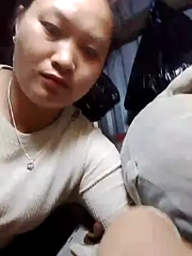 Snapshot of bany-lee chatting on 05-15-26, 01:40 bany-lee online show from 05-15-26, 01:40