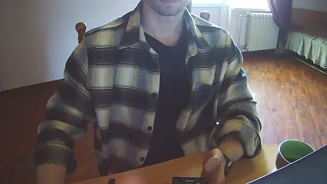 Snapshot of Marliten chatting on 05-27-26, 12:24 Marliten online show from 05-27-26, 12:24