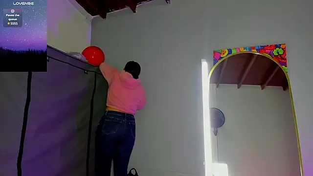 Snapshot of Zaphiro__Sky chatting on 02-17-26, 08:33 Zaphiro Sky online show from 02-17-26, 08:33