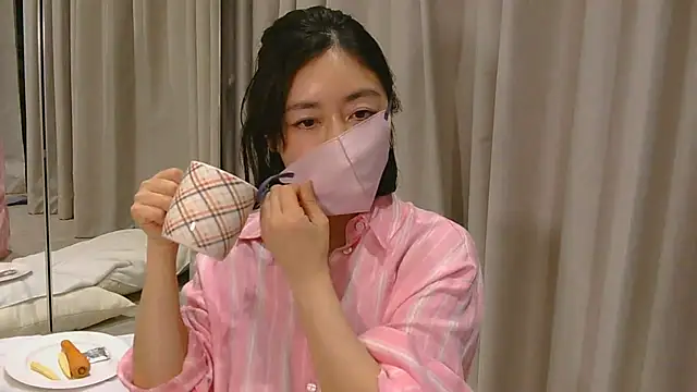 Mochi-Momo online show from 04-11-26, 02:43