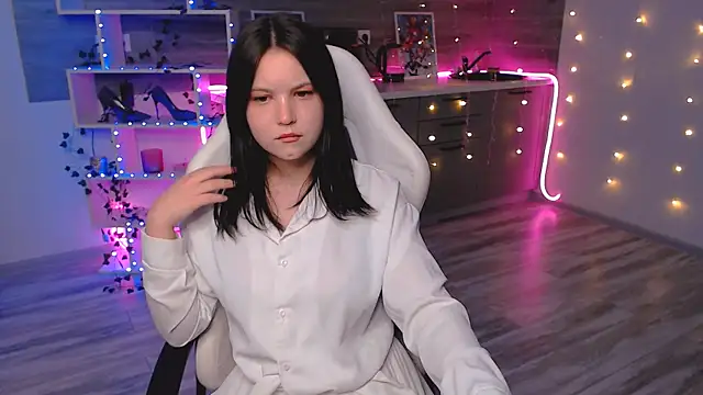 Snapshot of lily_milleerr chatting on 02-27-26, 06:30 lily milleerr online show from 02-27-26, 06:30