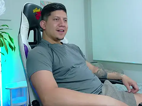 Snapshot of _robertobaggioo chatting on 02-12-26, 12:44 robertobaggioo online show from 02-12-26, 12:44