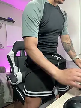 Snapshot of _robertobaggioo chatting on 02-24-26, 12:47 robertobaggioo online show from 02-24-26, 12:47