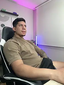 Snapshot of _robertobaggioo chatting on 02-25-26, 12:15 robertobaggioo online show from 02-25-26, 12:15