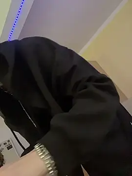 Snapshot of Milli-Kiss chatting on 02-18-26, 02:02 Milli-Kiss online show from 02-18-26, 02:02