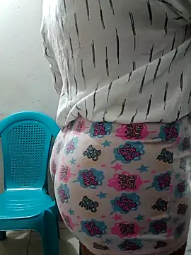 Snapshot of honey-suckle chatting on 02-17-26, 06:36 honey-suckle online show from 02-17-26, 06:36