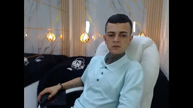 Snapshot of benjamin_anthony chatting on 02-19-26, 01:18 benjamin anthony online show from 02-19-26, 01:18