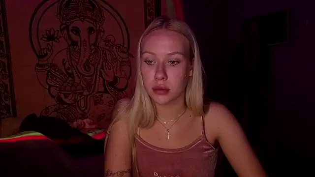 Snapshot of pureeangel chatting on 02-26-26, 09:25 pureeangel online show from 02-26-26, 09:25