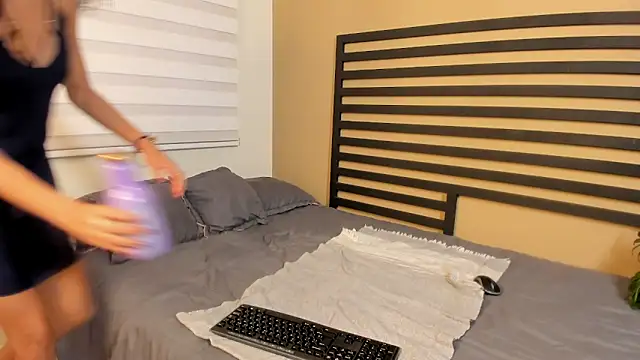 Snapshot of Tamia_25 chatting on 02-18-26, 12:01 Tamia 25 online show from 02-18-26, 12:01