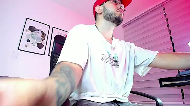 Snapshot of ethan_grace chatting on 02-14-26, 12:13 ethan grace online show from 02-14-26, 12:13