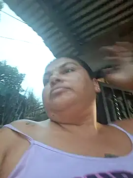 Snapshot of Juli_Powl chatting on 05-19-26, 10:32 Juli Powl online show from 05-19-26, 10:32