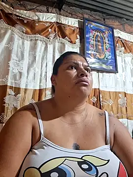 Snapshot of Juli_Powl chatting on 05-20-26, 10:54 Juli Powl online show from 05-20-26, 10:54