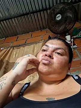 Snapshot of Juli_Powl chatting on 05-29-26, 02:15 Juli Powl online show from 05-29-26, 02:15