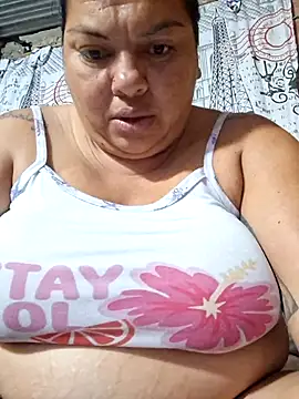 Snapshot of Juli_Powl chatting on 06-10-26, 11:24 Juli Powl online show from 06-10-26, 11:24