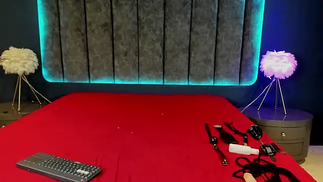 LuciaBeltrann online show from 04-13-26, 07:19