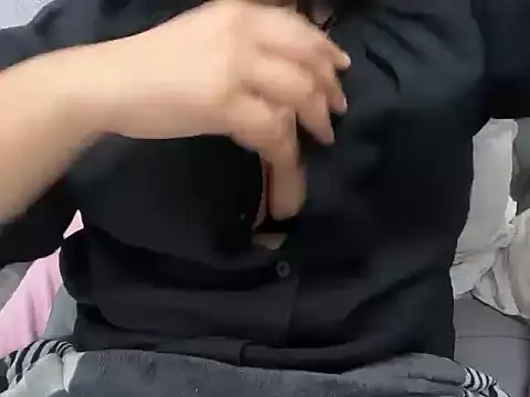 Snapshot of hugeindiantitties chatting on 02-25-26, 03:27 hugeindiantitties online show from 02-25-26, 03:27