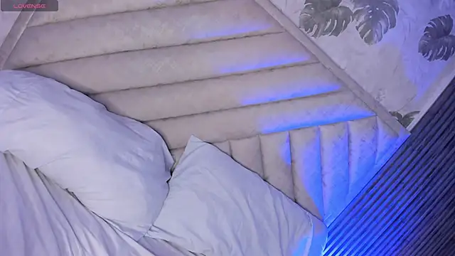 SarahRizof online show from 02-28-26, 05:19