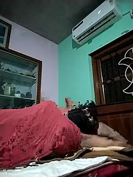 Snapshot of Ladycross chatting on 02-18-26, 06:04 Ladycross online show from 02-18-26, 06:04