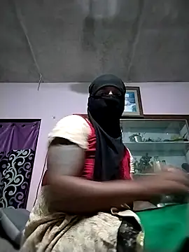 Snapshot of Ladycross chatting on 02-26-26, 05:34 Ladycross online show from 02-26-26, 05:34