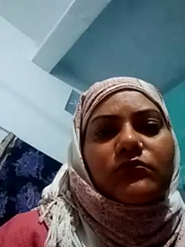 Snapshot of Anushka_Singh0 chatting on 02-18-26, 02:18 Anushka Singh0 online show from 02-18-26, 02:18