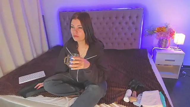 AmandaHoppe online show from 04-17-26, 05:21