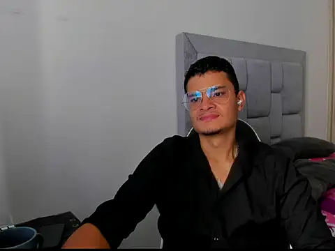 Snapshot of FredericSloan chatting on 02-27-26, 03:56 FredericSloan online show from 02-27-26, 03:56