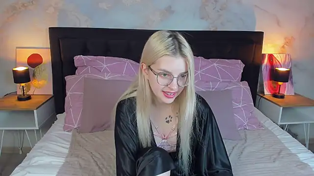 TiffanyPeachi online show from 03-18-26, 06:27