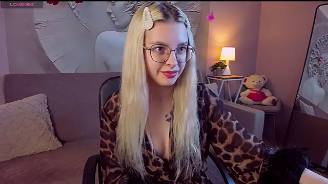 TiffanyPeachi online show from 03-25-26, 01:17