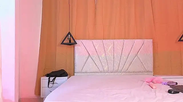 Snapshot of rossane_luxe chatting on 02-23-26, 12:35 rossane luxe online show from 02-23-26, 12:35