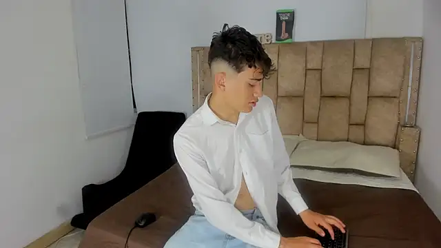 Noir Sebas online show from 03-08-26, 04:16