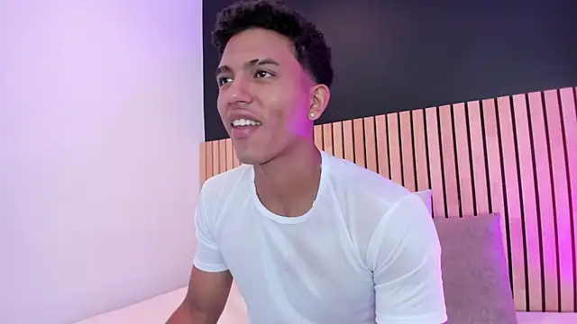 Snapshot of jhoystrong_ chatting on 02-25-26, 12:42 jhoystrong online show from 02-25-26, 12:42