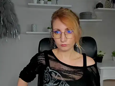 CinderellaMoon online show from 02-24-26, 06:55