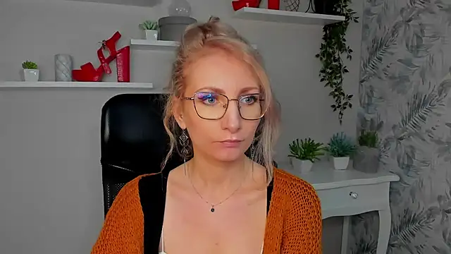 CinderellaMoon online show from 03-13-26, 06:20