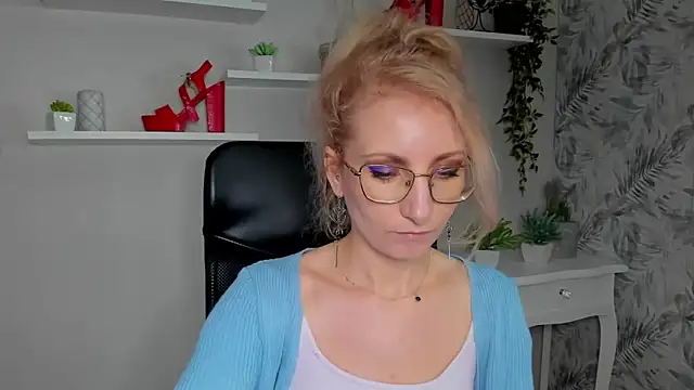 CinderellaMoon online show from 03-19-26, 06:17