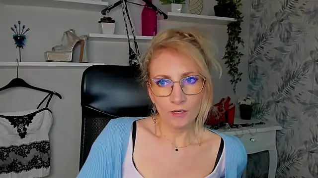 CinderellaMoon online show from 03-20-26, 06:29