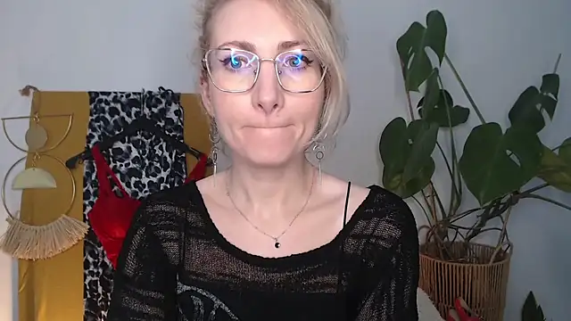 CinderellaMoon online show from 04-13-26, 05:24