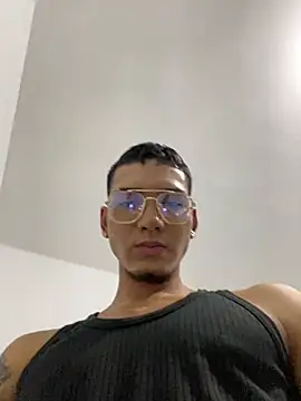 Thiagoo2331 online show from 04-09-26, 05:18