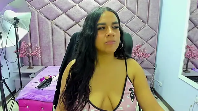 Snapshot of Scarlett_Moom chatting on 06-21-26, 02:25 Scarlett Moom online show from 06-21-26, 02:25