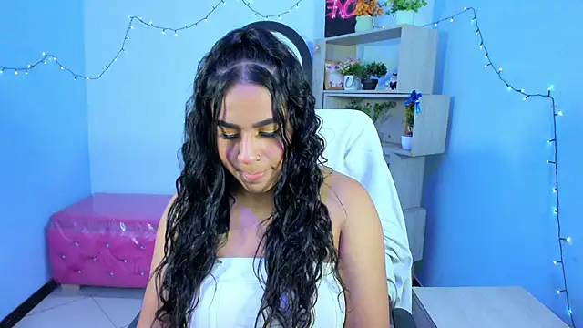 Snapshot of Scarlett_Moom chatting on 07-16-26, 04:07 Scarlett Moom online show from 07-16-26, 04:07