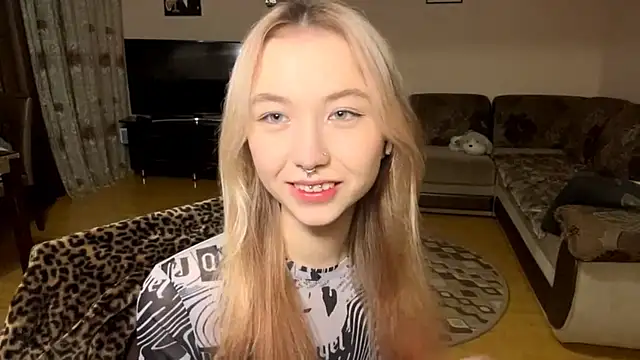 Snapshot of PinkTraible chatting on 02-25-26, 11:31 PinkTraible online show from 02-25-26, 11:31