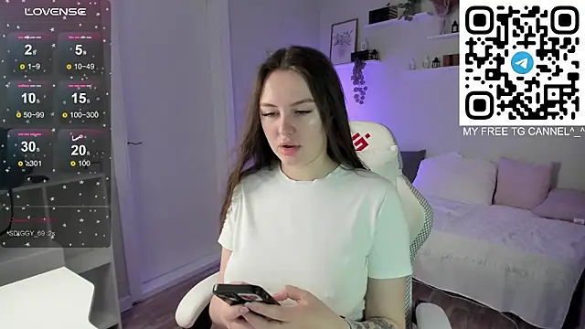 Snapshot of Laura_CollinsS chatting on 03-21-26, 12:59 Laura CollinsS online show from 03-21-26, 12:59