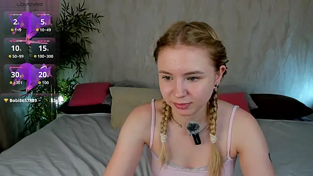 Snapshot of Linda__Bloom chatting on 07-02-26, 03:23 Linda Bloom online show from 07-02-26, 03:23