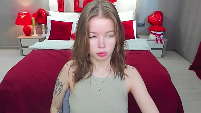 Snapshot of Violetta__Dreams chatting on 02-20-26, 06:26 Violetta Dreams online show from 02-20-26, 06:26